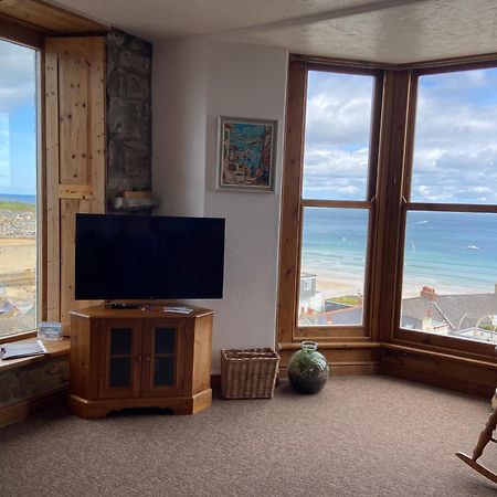 Huer'S Watch A Beautifully Presented Private Apartment With Far Reaching Views Over St Ives Harbour And Bay And Free Onsite Parking For Larger Groups Book Along With Our Connecting Two Sister Apartments Exterior foto