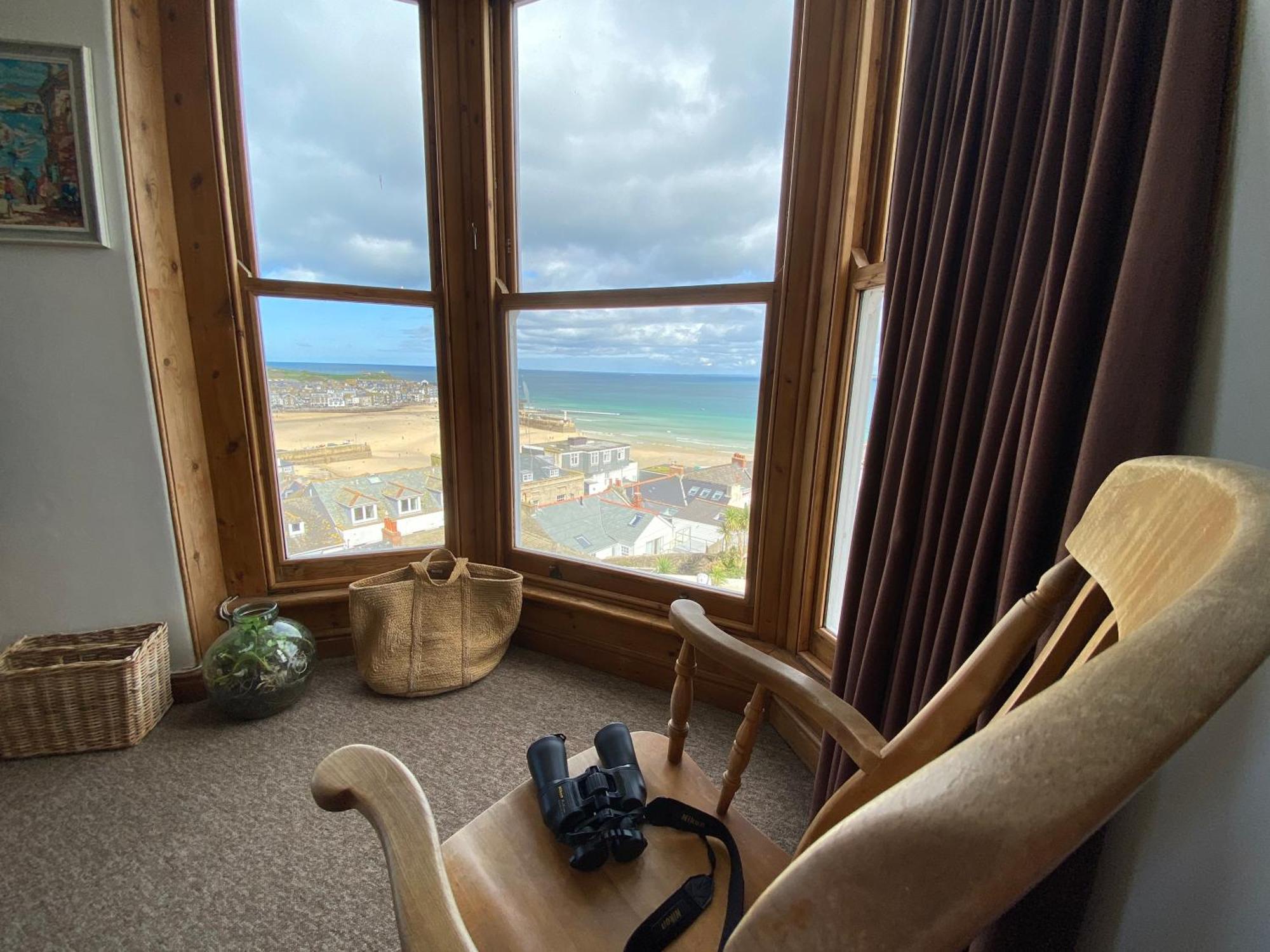 Huer'S Watch A Beautifully Presented Private Apartment With Far Reaching Views Over St Ives Harbour And Bay And Free Onsite Parking For Larger Groups Book Along With Our Connecting Two Sister Apartments Exterior foto